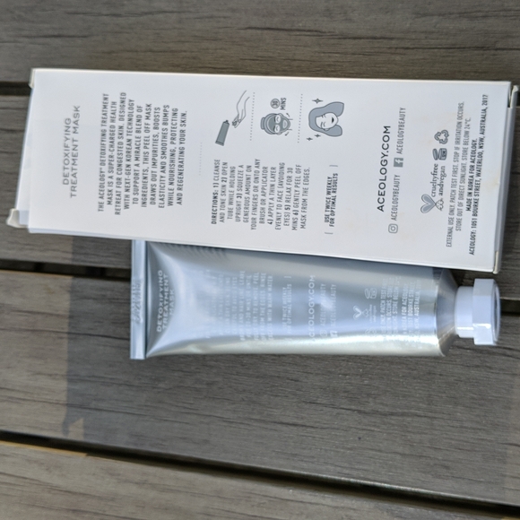Aceology Detoxifying Treatment Mask - Picture 2 of 5
